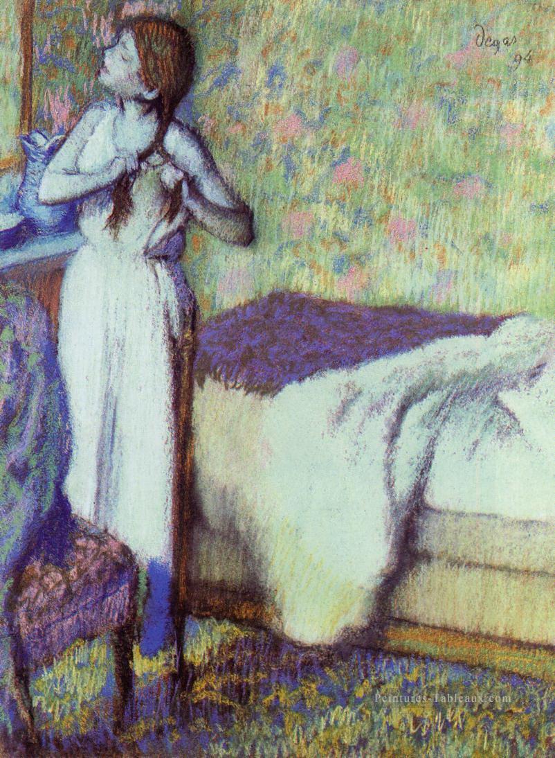jeune fille tressant ses cheveux 1894 Edgar Degas Peintures à l'huile